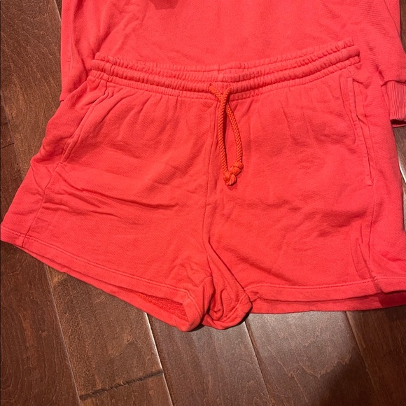 Universal Thread Shorts - Picture 2 of 3